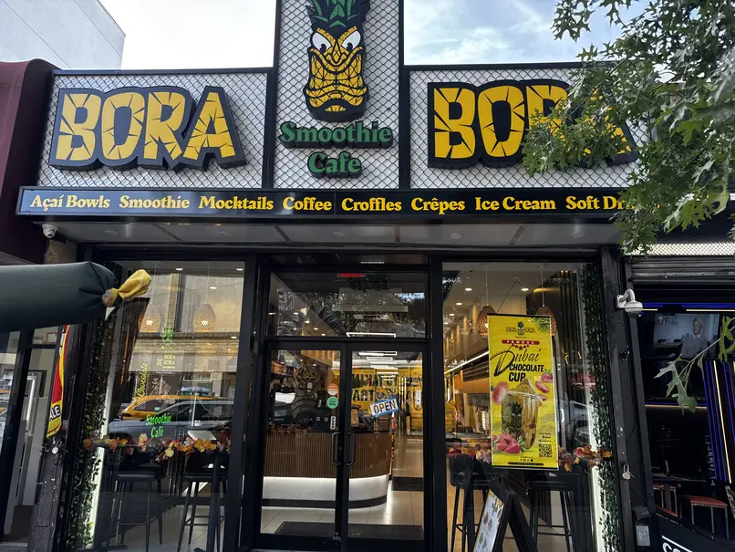 Storefront in Astoria - Queens